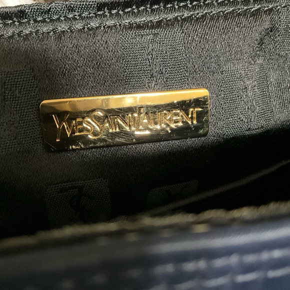 Yves Saint Laurent Vintage Nylon Quilted Crossbody/Shoulder Bag in Navy Blue - Picture 12 of 15